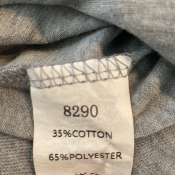 Soft gray tshirt with front pocket - Picture 3 of 4